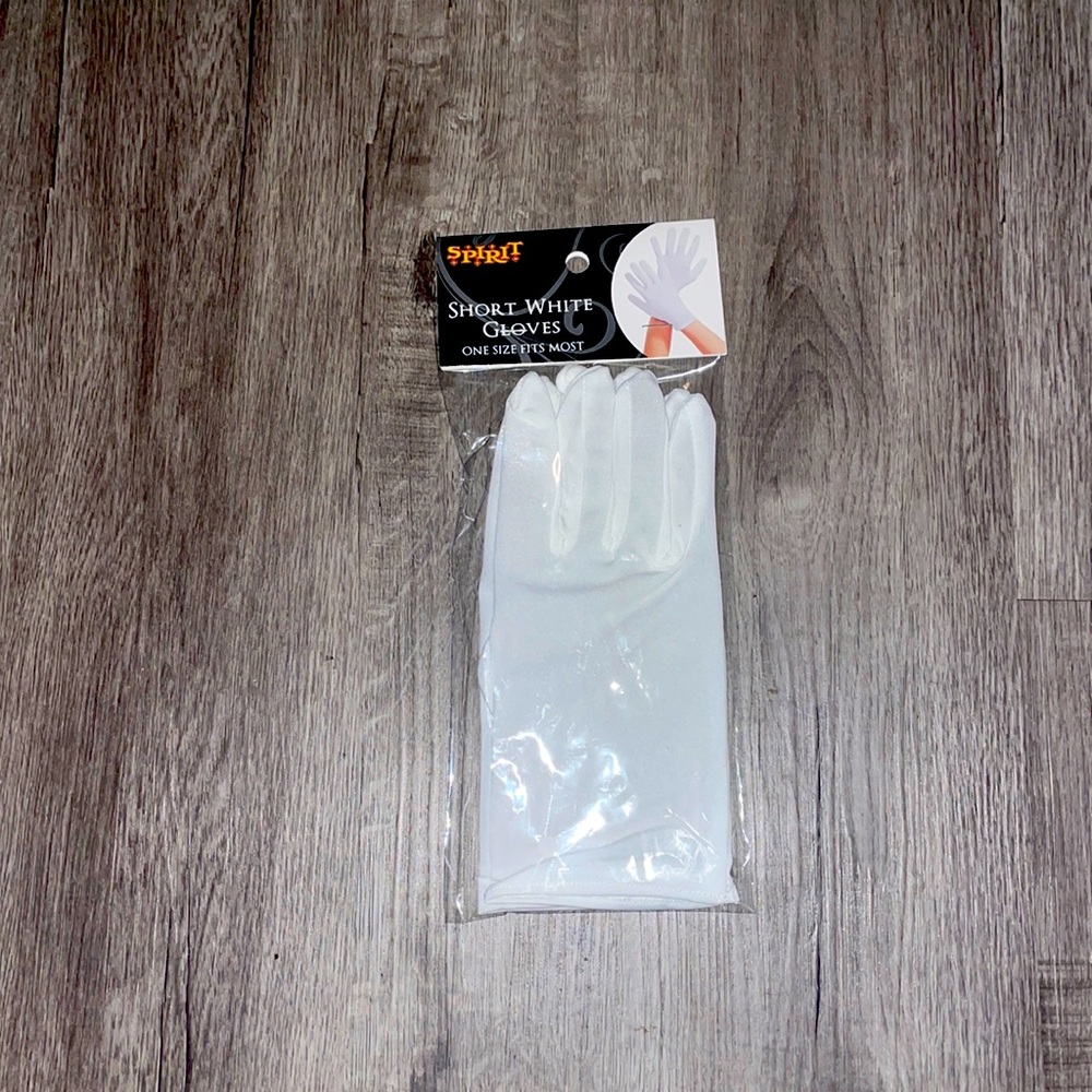 Short white gloves